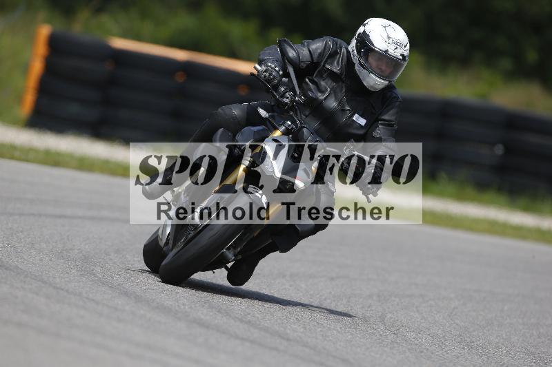 /Archiv-2024/29 12.06.2024 MOTO.CH Track Day ADR/Gruppe blau/26